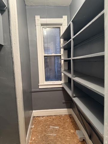 7237 S Stony Island Avenue, Chicago, IL 60649