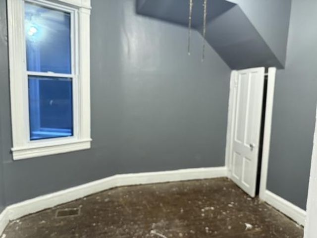7237 S Stony Island Avenue, Chicago, IL 60649