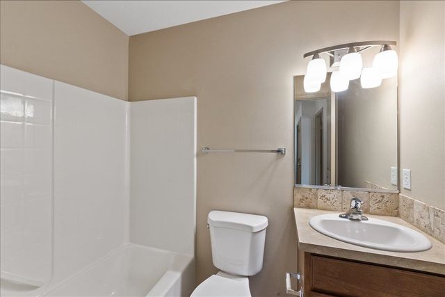 9304 N Mountain Ln, Spokane, WA 99218