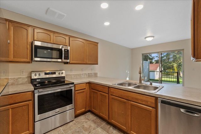 9304 N Mountain Ln, Spokane, WA 99218