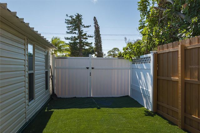 205 52ND AVENUE TERRACE E, Bradenton, FL 34203