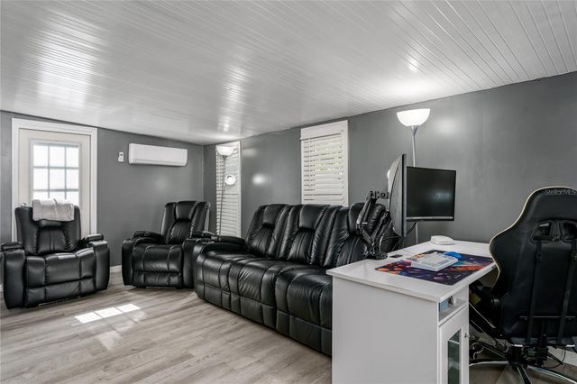 205 52ND AVENUE TERRACE E, Bradenton, FL 34203