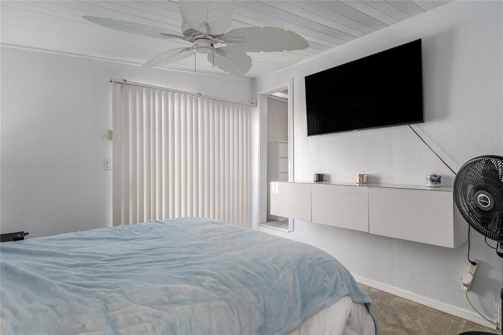 Image 11 of property listing at 205 52ND AVENUE TERRACE E, Bradenton, FL 34203