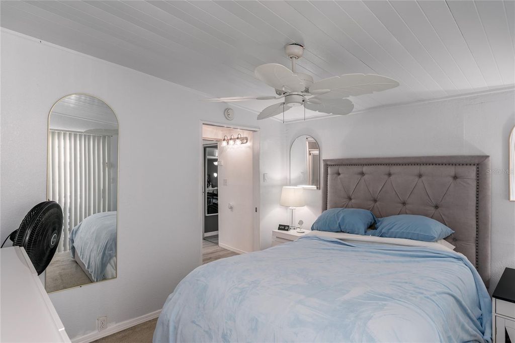 Image 12 of property listing at 205 52ND AVENUE TERRACE E, Bradenton, FL 34203