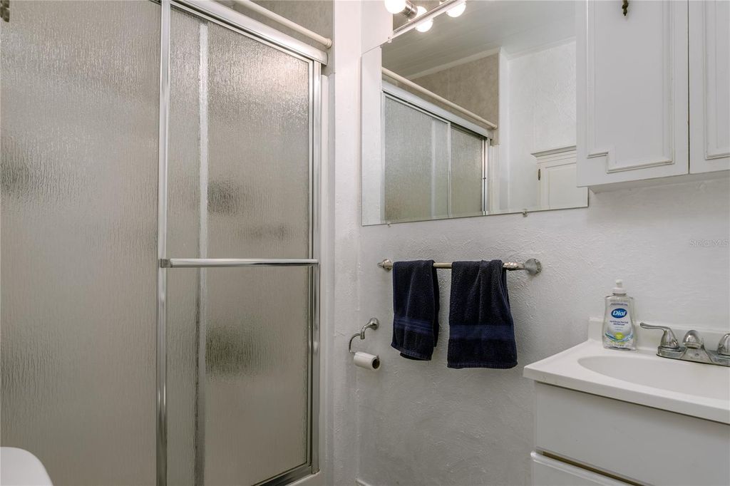 Image 13 of property listing at 205 52ND AVENUE TERRACE E, Bradenton, FL 34203