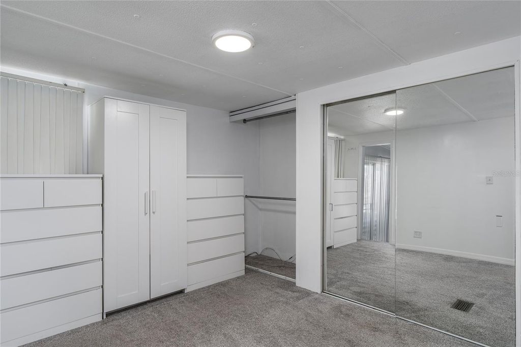 Image 15 of property listing at 205 52ND AVENUE TERRACE E, Bradenton, FL 34203