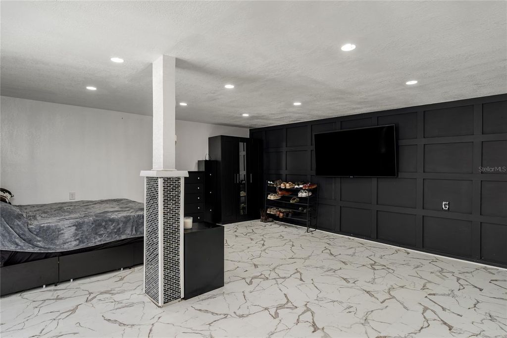 Image 18 of property listing at 205 52ND AVENUE TERRACE E, Bradenton, FL 34203