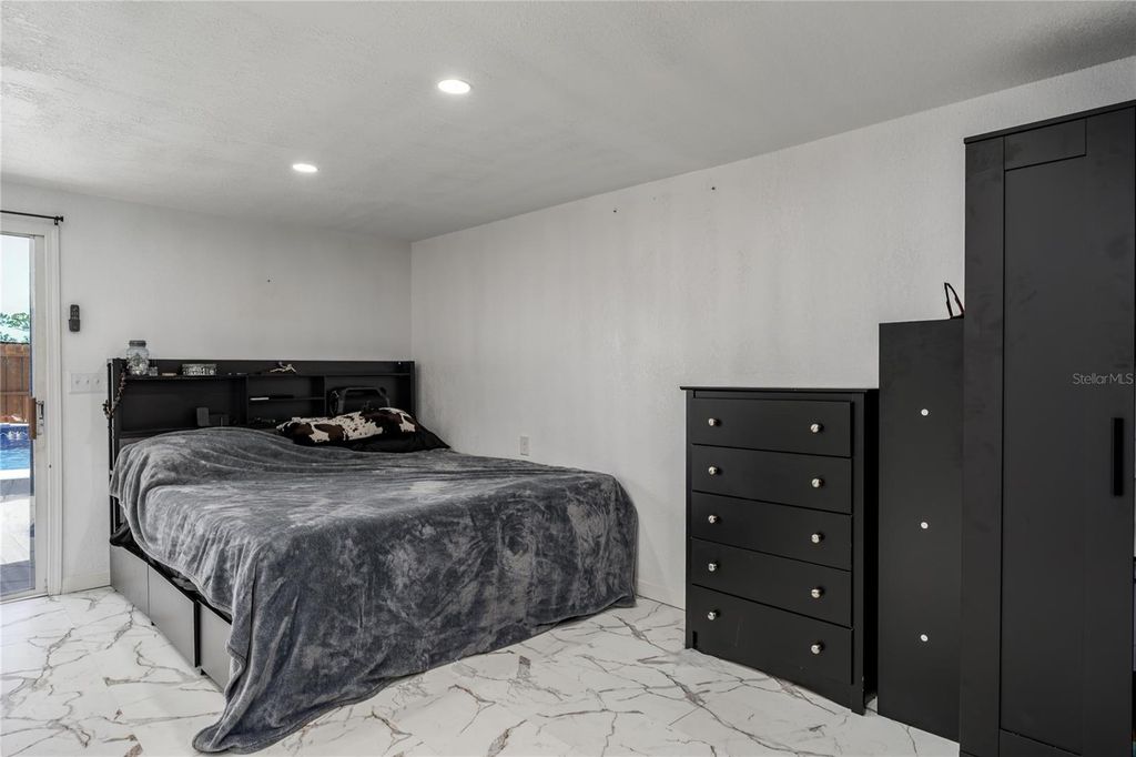 Image 19 of property listing at 205 52ND AVENUE TERRACE E, Bradenton, FL 34203