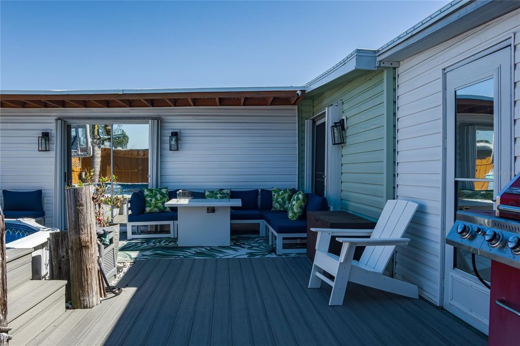 Image 20 of property listing at 205 52ND AVENUE TERRACE E, Bradenton, FL 34203