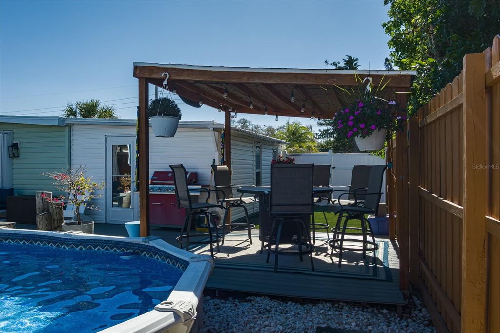 Image 24 of property listing at 205 52ND AVENUE TERRACE E, Bradenton, FL 34203