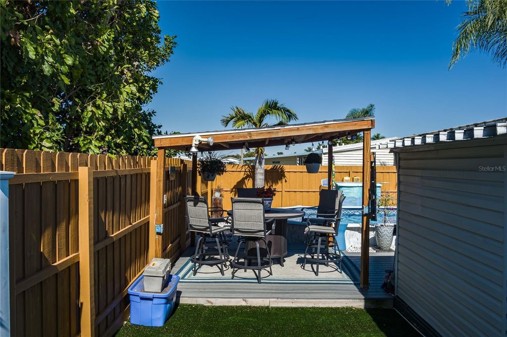 Image 26 of property listing at 205 52ND AVENUE TERRACE E, Bradenton, FL 34203