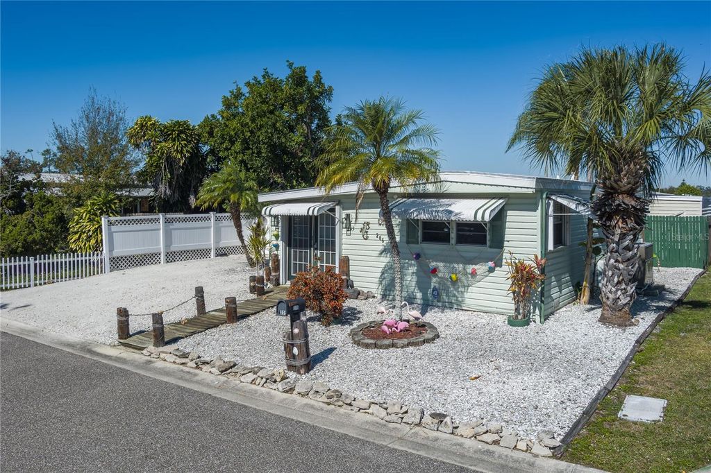 Image 28 of property listing at 205 52ND AVENUE TERRACE E, Bradenton, FL 34203