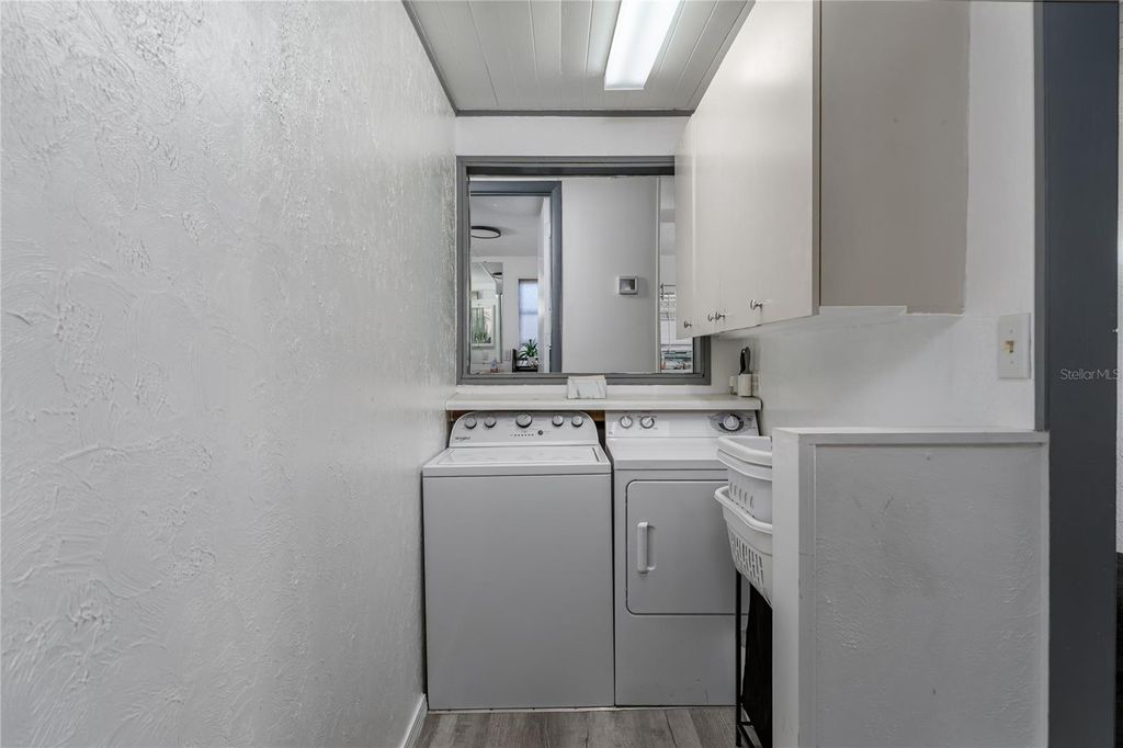 Image 8 of property listing at 205 52ND AVENUE TERRACE E, Bradenton, FL 34203