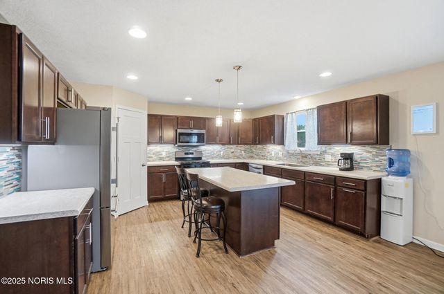 17267 Reams Road, Bowling Green, OH 43402