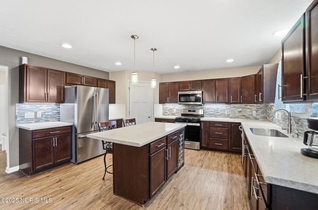 17267 Reams Road, Bowling Green, OH 43402