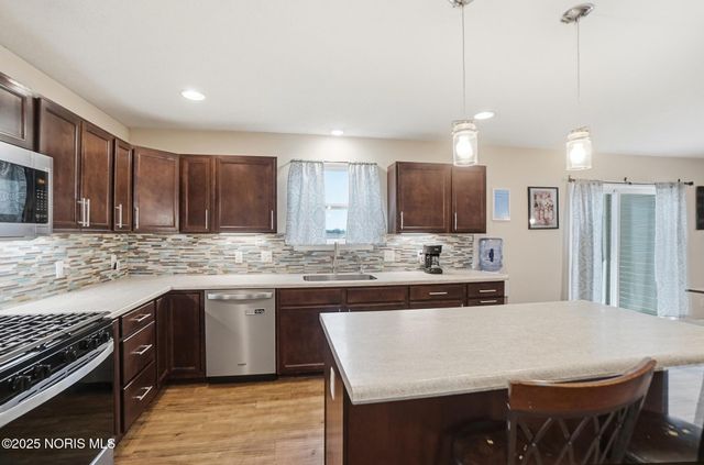 17267 Reams Road, Bowling Green, OH 43402