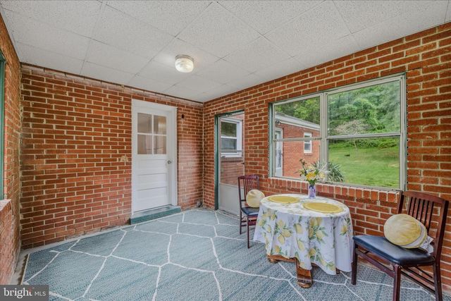 930 CHESTNUT HILL RD, Harpers Ferry, WV 25425