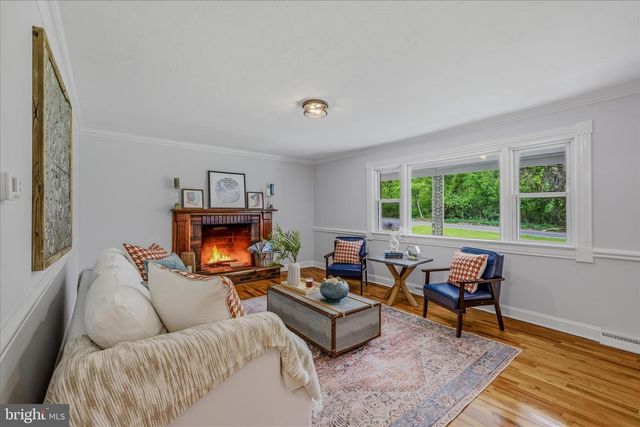 930 CHESTNUT HILL RD, Harpers Ferry, WV 25425