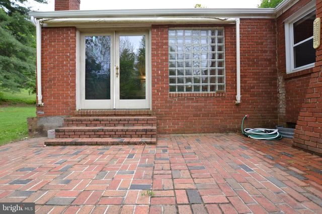 930 CHESTNUT HILL RD, Harpers Ferry, WV 25425
