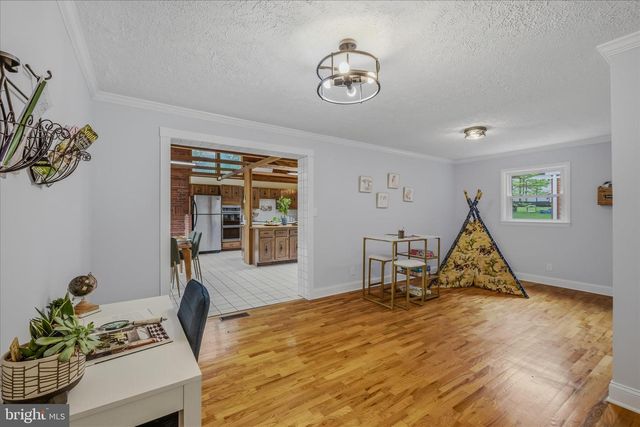 930 CHESTNUT HILL RD, Harpers Ferry, WV 25425