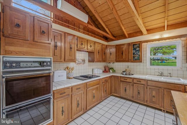 930 CHESTNUT HILL RD, Harpers Ferry, WV 25425