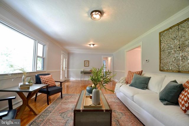 930 CHESTNUT HILL RD, Harpers Ferry, WV 25425