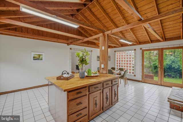930 CHESTNUT HILL RD, Harpers Ferry, WV 25425