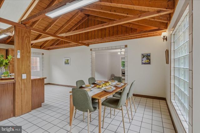 930 CHESTNUT HILL RD, Harpers Ferry, WV 25425