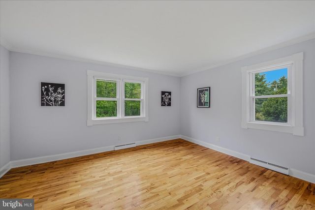 930 CHESTNUT HILL RD, Harpers Ferry, WV 25425