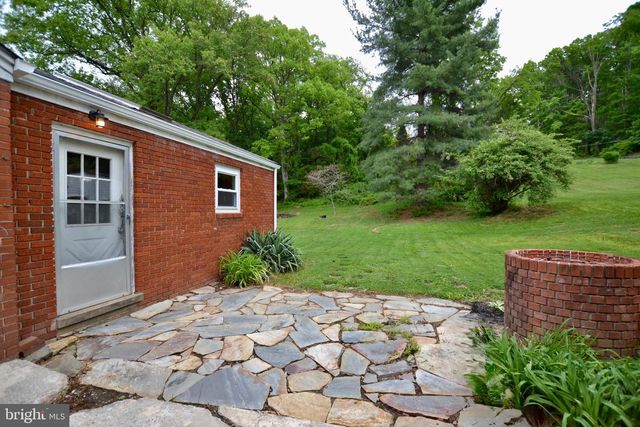 930 CHESTNUT HILL RD, Harpers Ferry, WV 25425