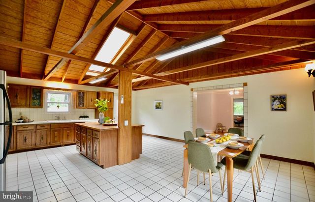 930 CHESTNUT HILL RD, Harpers Ferry, WV 25425