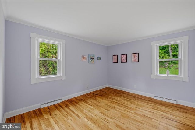 930 CHESTNUT HILL RD, Harpers Ferry, WV 25425