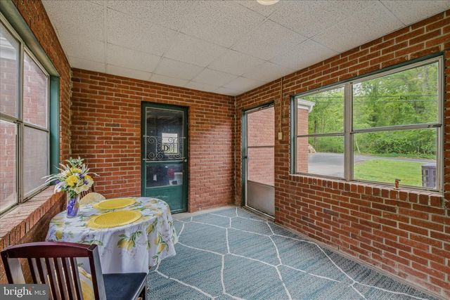 930 CHESTNUT HILL RD, Harpers Ferry, WV 25425