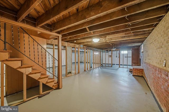 930 CHESTNUT HILL RD, Harpers Ferry, WV 25425