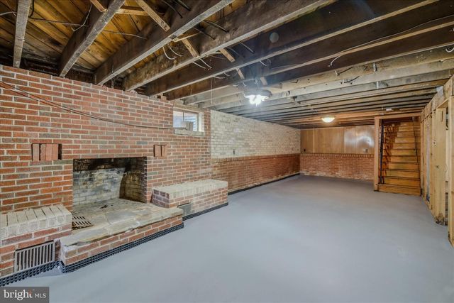 930 CHESTNUT HILL RD, Harpers Ferry, WV 25425