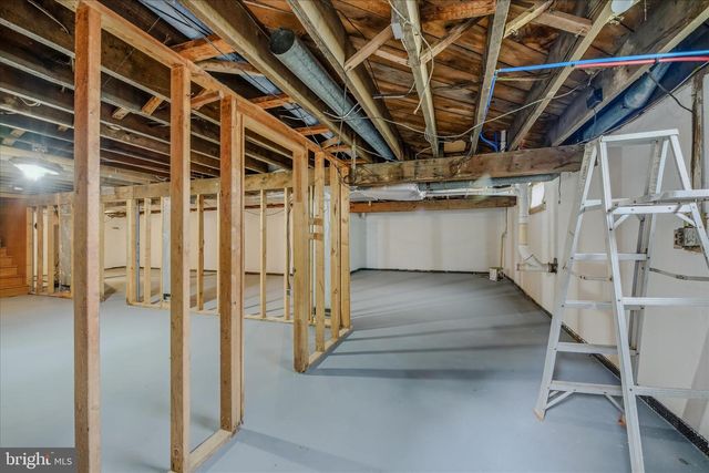 930 CHESTNUT HILL RD, Harpers Ferry, WV 25425