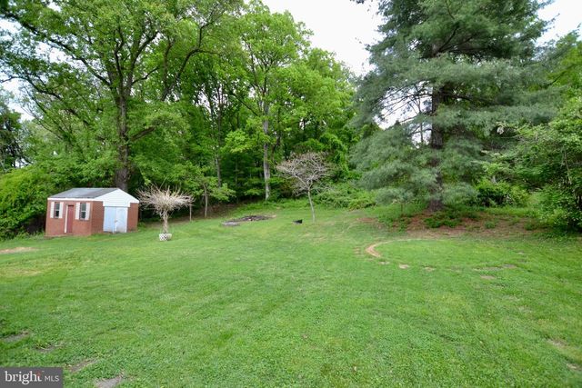 930 CHESTNUT HILL RD, Harpers Ferry, WV 25425