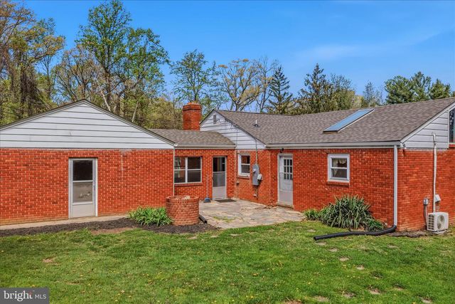 930 CHESTNUT HILL RD, Harpers Ferry, WV 25425