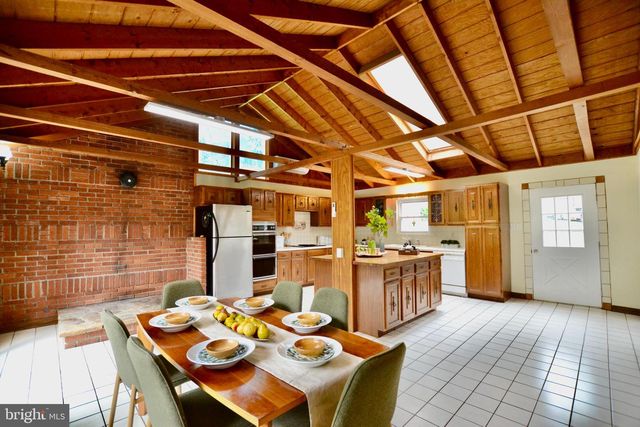 930 CHESTNUT HILL RD, Harpers Ferry, WV 25425