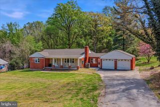 930 CHESTNUT HILL RD, Harpers Ferry, WV 25425
