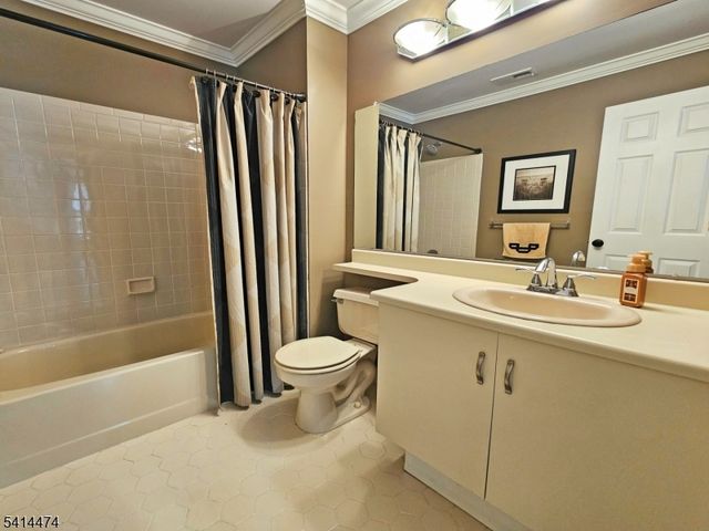 428 Azalea Terrace, Branchburg Twp., NJ 08876