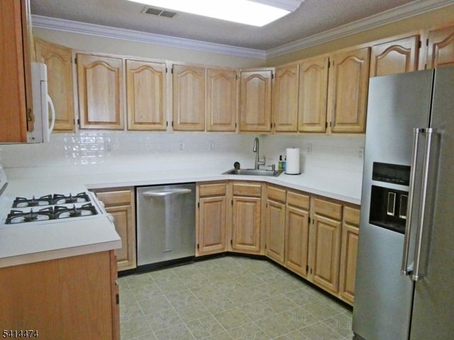 428 Azalea Terrace, Branchburg Twp., NJ 08876