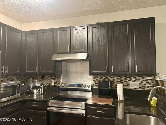 8635 RIBBON FALLS Lane, Jacksonville, FL 32244