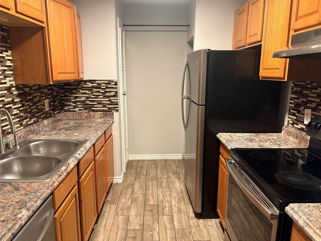 9707 Richmond Avenue 96, Houston, TX 77042