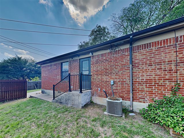 501 Byron Street A, Fort Worth, TX 76114