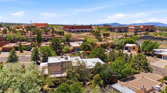 2116 Avenida De Las Alturas, Santa Fe, NM 87505