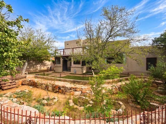 2116 Avenida De Las Alturas, Santa Fe, NM 87505