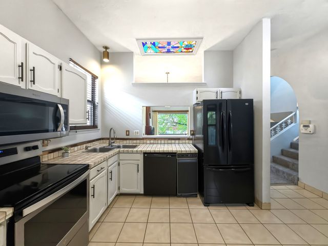 2116 Avenida De Las Alturas, Santa Fe, NM 87505