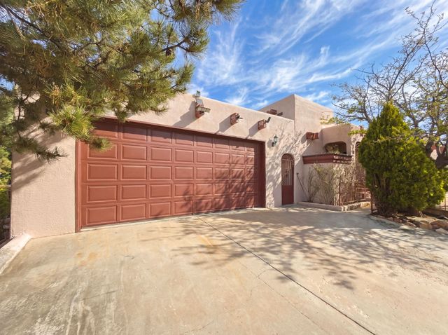 2116 Avenida De Las Alturas, Santa Fe, NM 87505