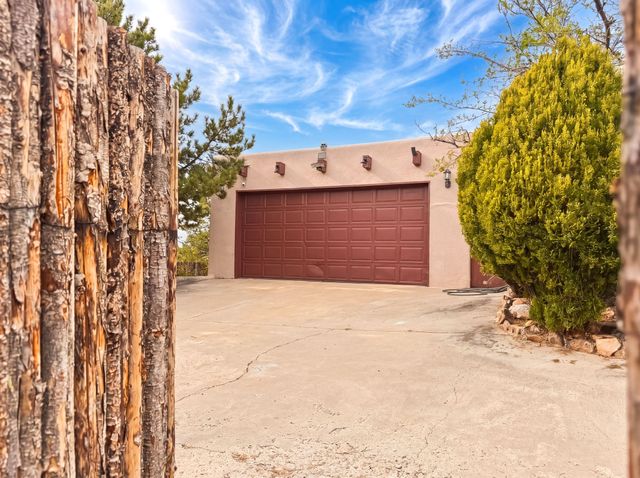 2116 Avenida De Las Alturas, Santa Fe, NM 87505